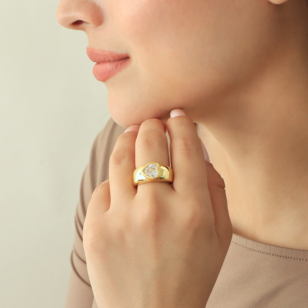 Anillo Corazón/ En baño de oro 24k. Marca Brazz By Roel