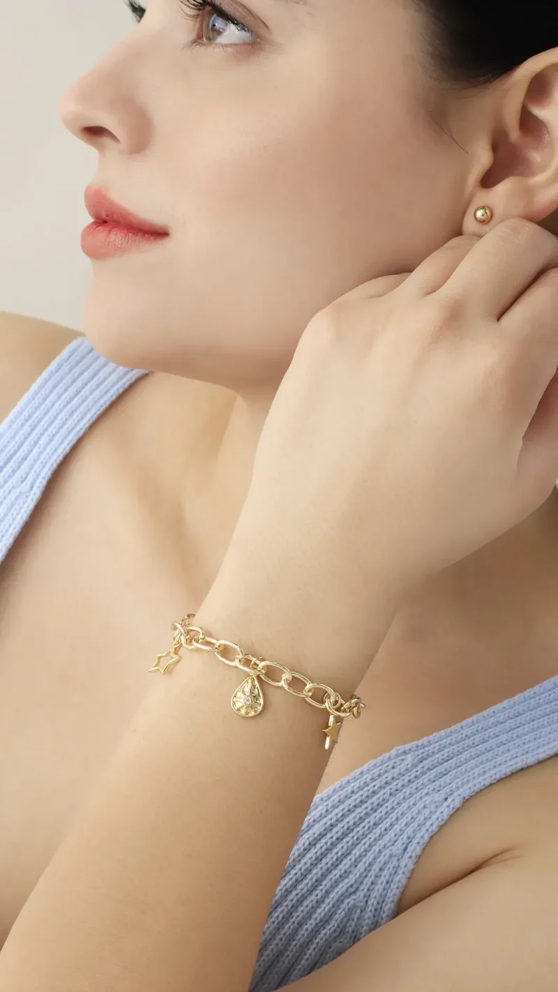 Pulsera dorada, en baño de oro 24k marca Brazz by Roel