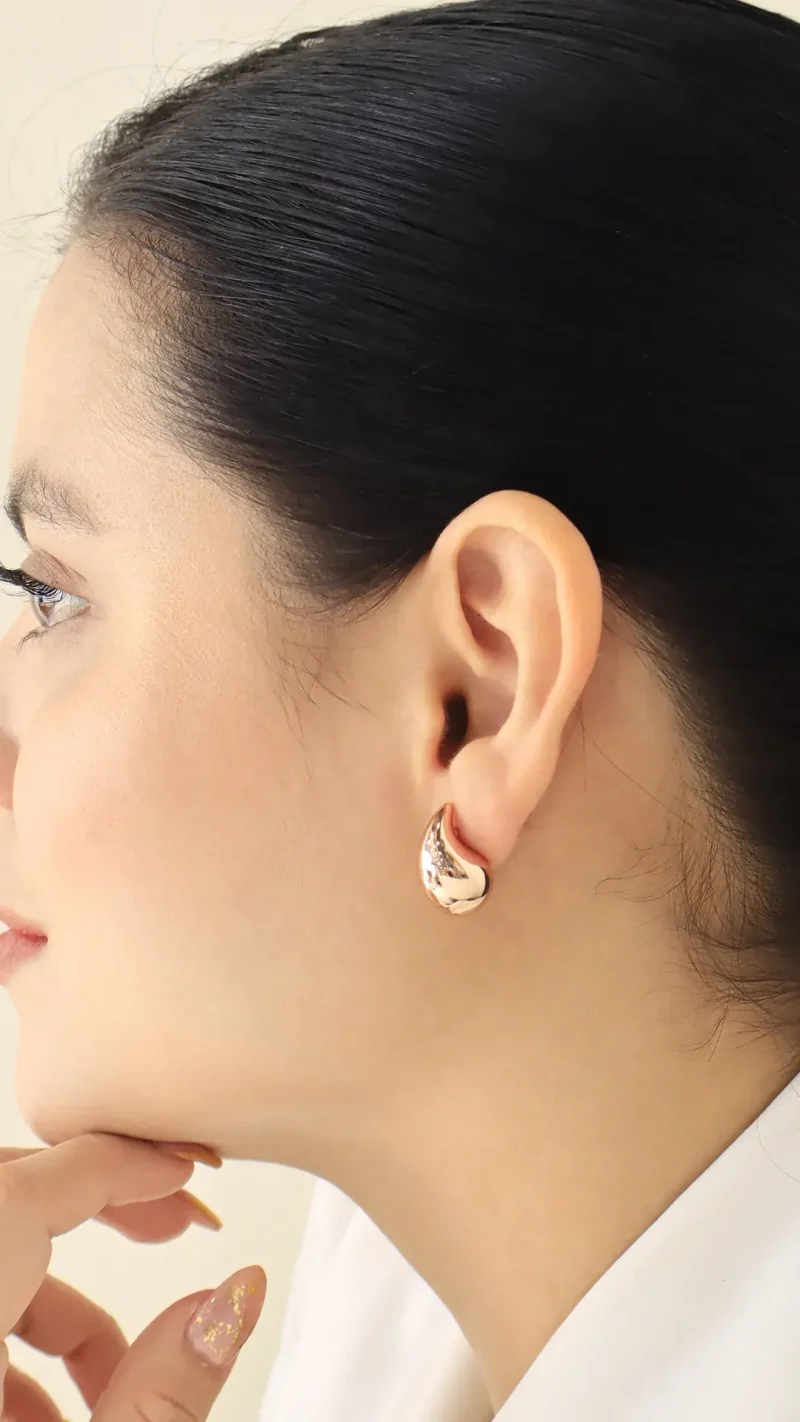 Arete topo, en baño de rodinado rosa marca Brazz by Roel