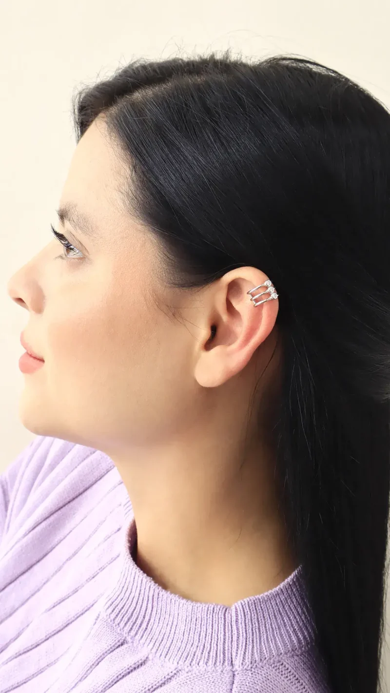 Earcuff plateado, en baño de rodinado marca Brazz by Roel