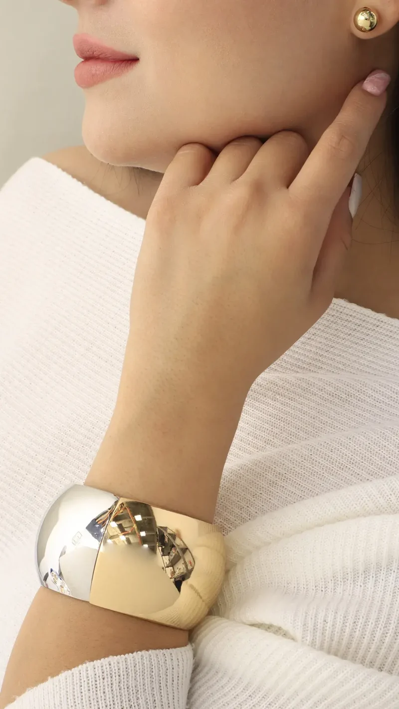 Brazalete dorado y plateado, en baño de oro 24k y baño de rodinado marca Brazz by Roel
