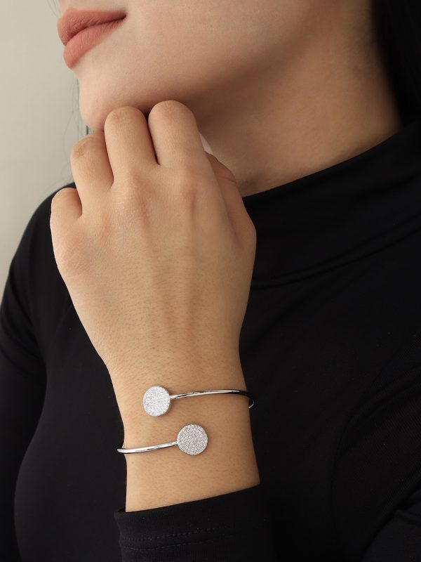 Brazalete Plateado Con Micro-Circón/ En baño de oro 24k. Marca Brazz By Roel.