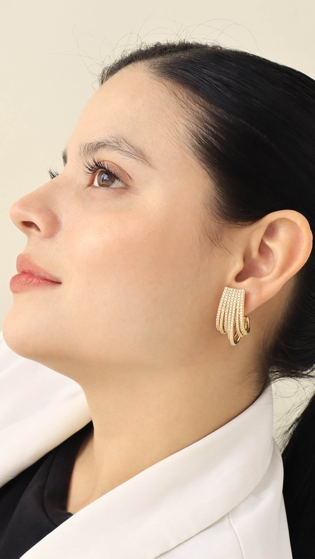 Arete Topo Microcircones/ En baño de oro 24k. Marca Brazz By Roel.