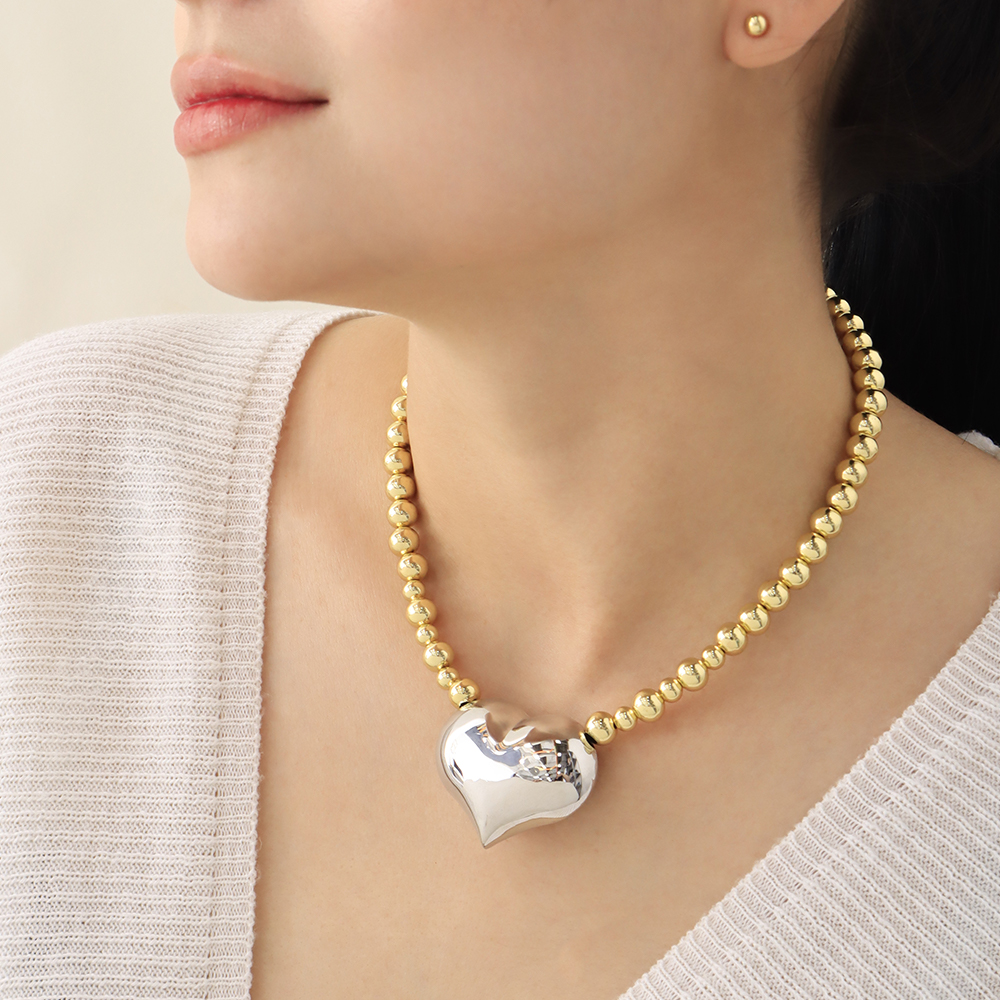 Collar Corazón Plateado/ En baño de oro 24k. Marca Brazz By Roel.