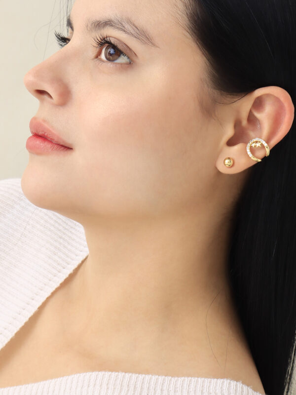 Earcuff Estrellas/ En baño de oro 24k. Marca Brazz By Roel.