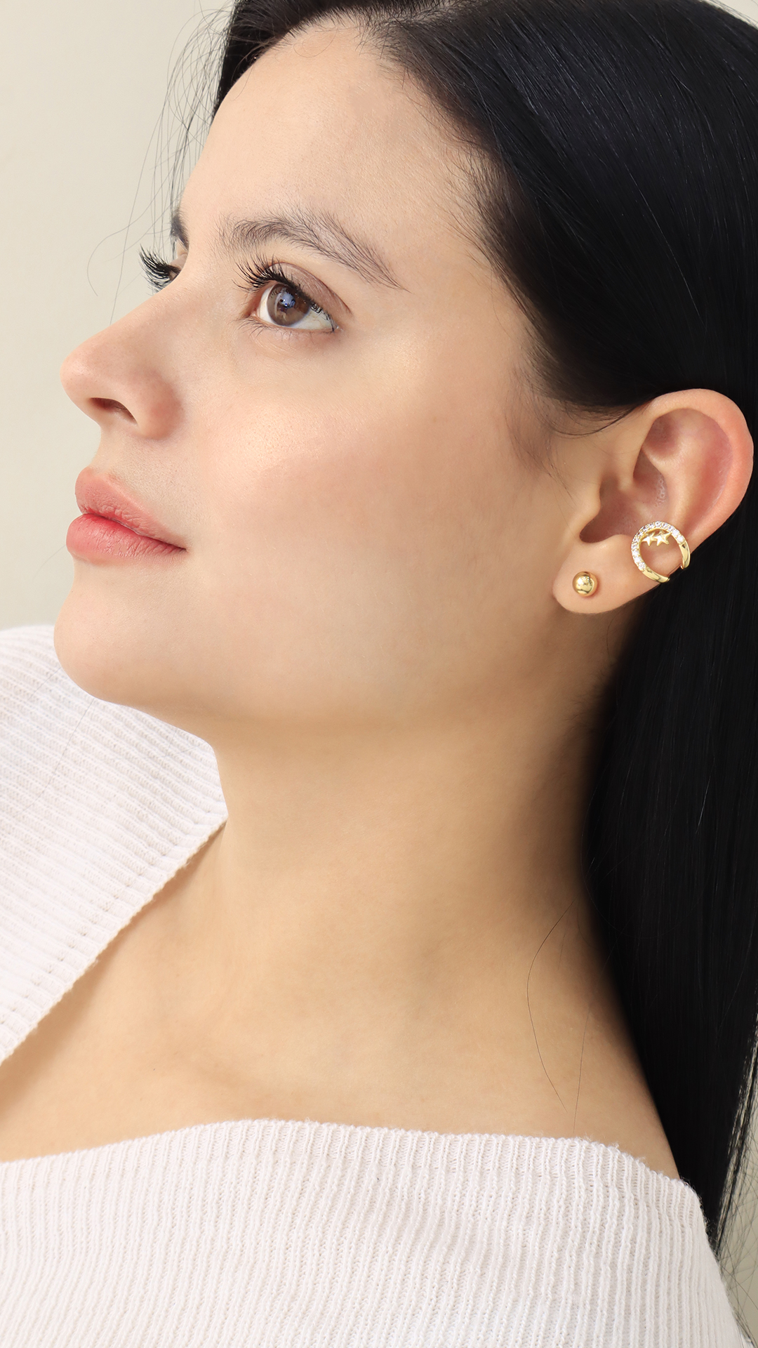 Earcuff Estrellas/ En baño de oro 24k. Marca Brazz By Roel.