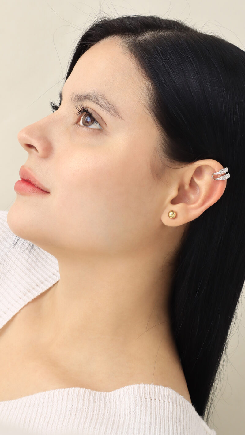 Earcuff Microcircon/ En baño de oro 24k. Marca Brazz By Roel.