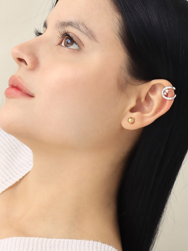 Earcuff Estrellas Plateado/ En baño de oro 24k.  Marca Barzz By Roel.
