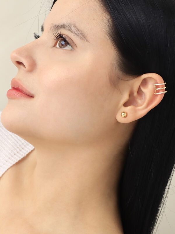 Earcuff Triple Dorado/ En baño de oro 24k. Marca Brazz By Roel.