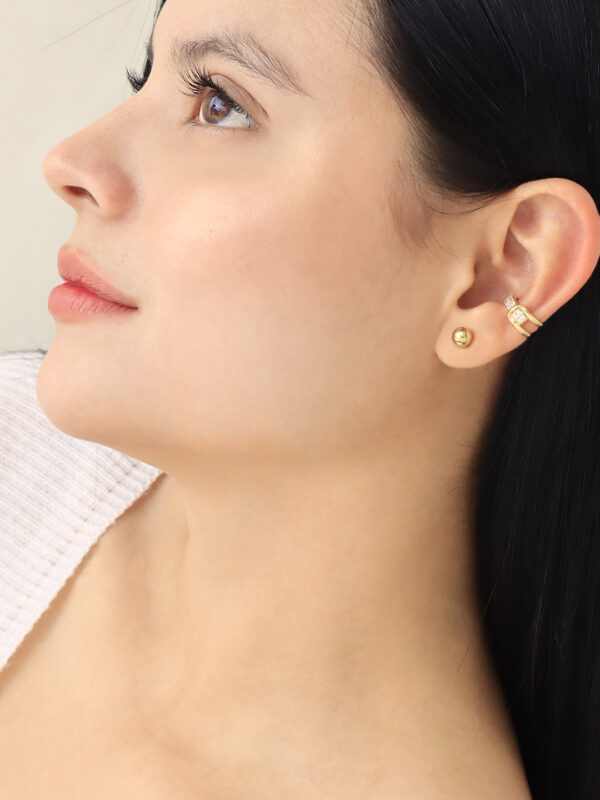 Earcuff Multi Brillos/ En baño de oro 24k. Marca Brazz By Roel.