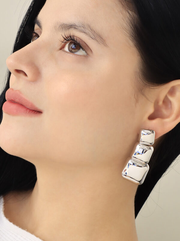 Arete Topo Cuadrado/ En Baño De Oro 24k. Marca Brazz By Roel.