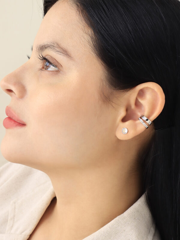 Earcuff Con Microcircones/ En Baño De Oro 24k. Marca Brazz By Roel.