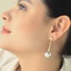 Arete Topo Bicolor/ En Baño De Oro 24k. Marca Brazz By Roel.