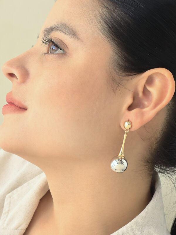Arete Topo Bicolor/ En Baño De Oro 24k. Marca Brazz By Roel.