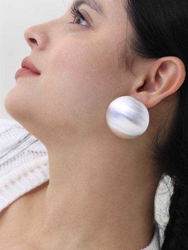 Arete Topo Night/ En Baño De Oro 24k. Marca Brazz By Roel.