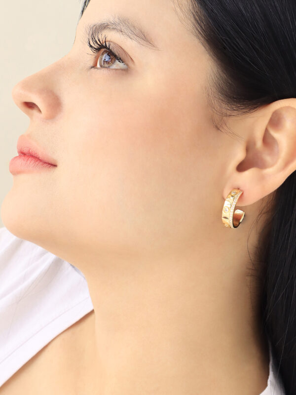 Candonga Con Microcircon/ En Baño De Oro 24k. Marca Brazz By Roel.