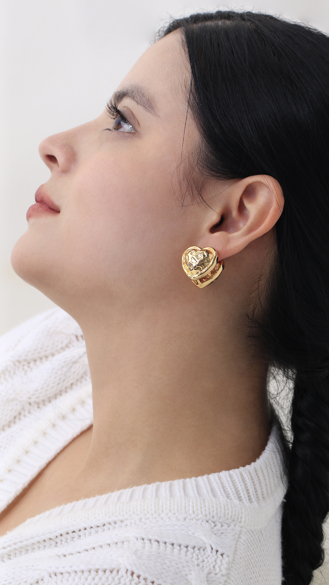 Huggies Corazón Martillado/ En Baño De Oro 24k. Marca Brazz By Roel.