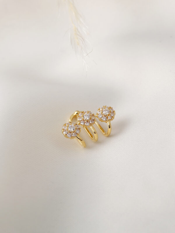 Earcuff Flor/ En Baño De Oro 24k. Marca Brazz By Roel.