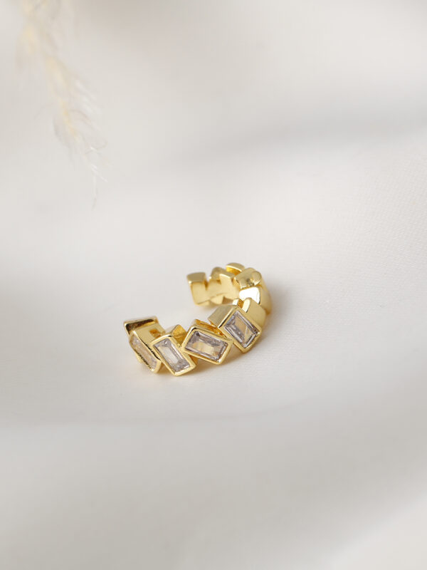 Earcuff Con Microcircones/ En Baño De Oro 24k. Marca Brazz By Roel.