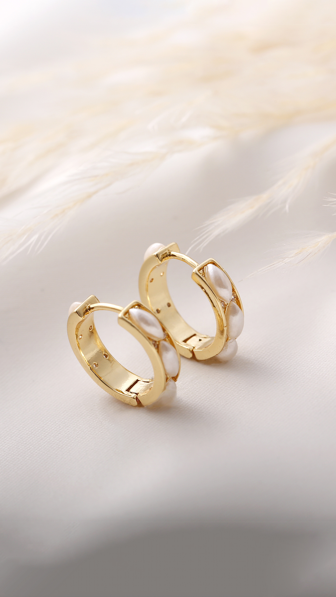 Huggies Pearls/ En Baño De Oro 24k. Marca Brazz By Roel.