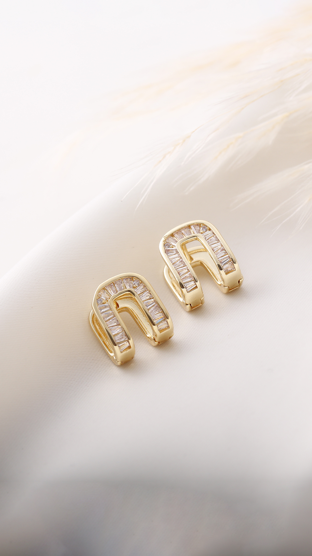 Huggies Ilusion/ En Baño De Oro 24k. Marca Brazz By Roel.