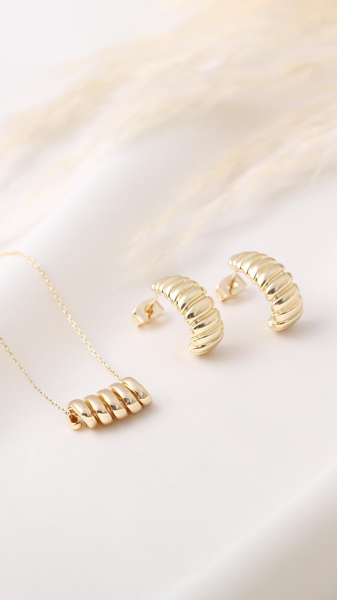 Juego Dama Entorchado/ En Baño De Oro 24k. Marca Brazz By Roel.