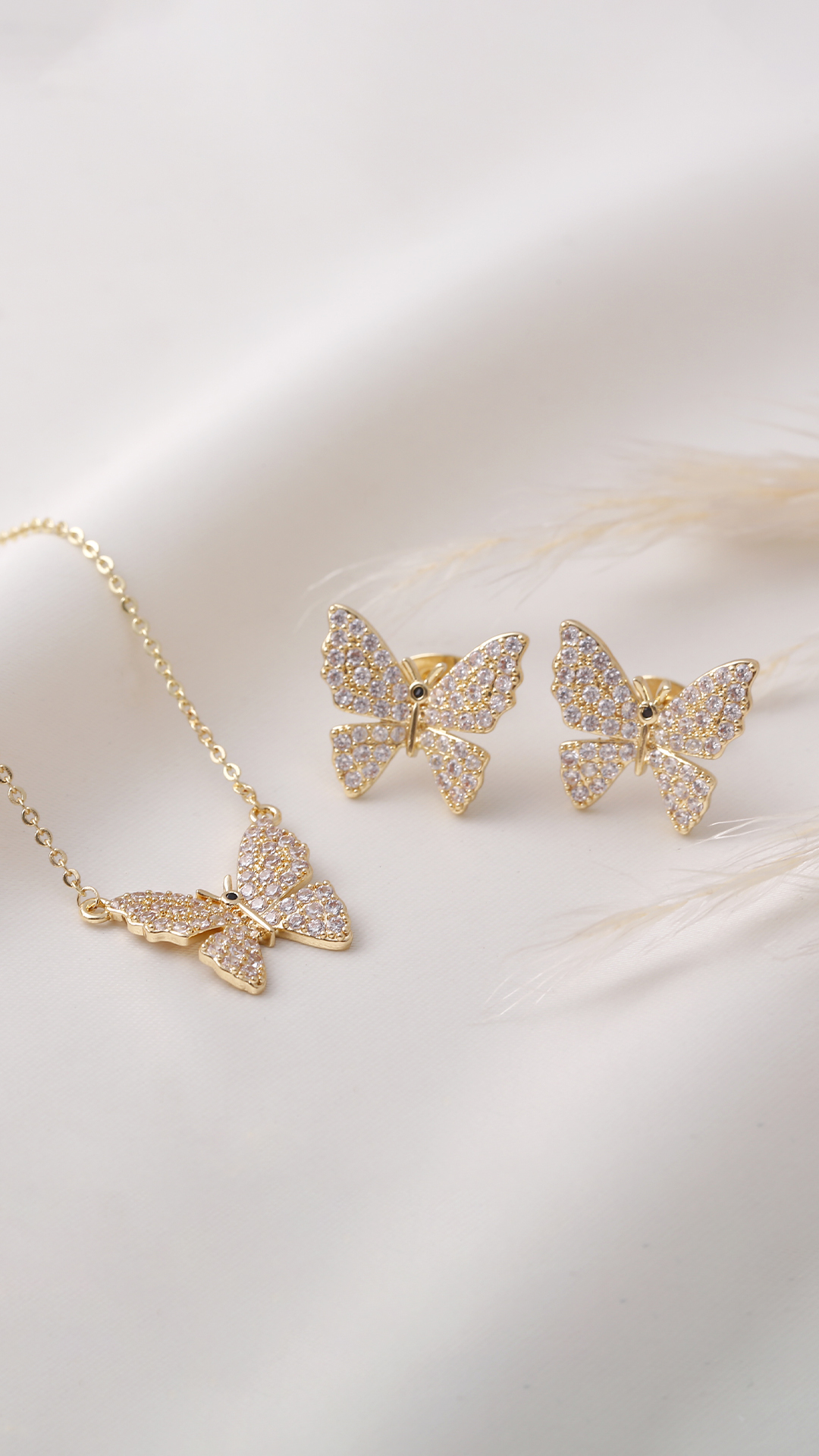 Juego Dama Mariposa/ En Baño De Oro 24k. Marca Brazz By Roel.