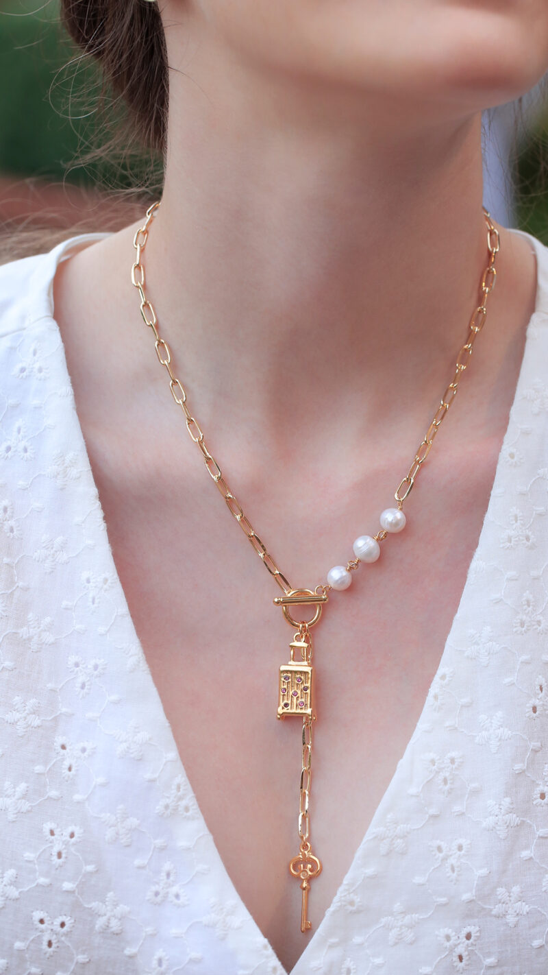 Collar Dorado Con Tres Perlas