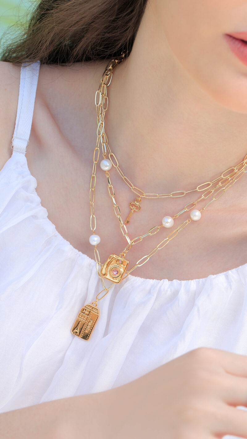 Collar Triple con Dije de Cámara