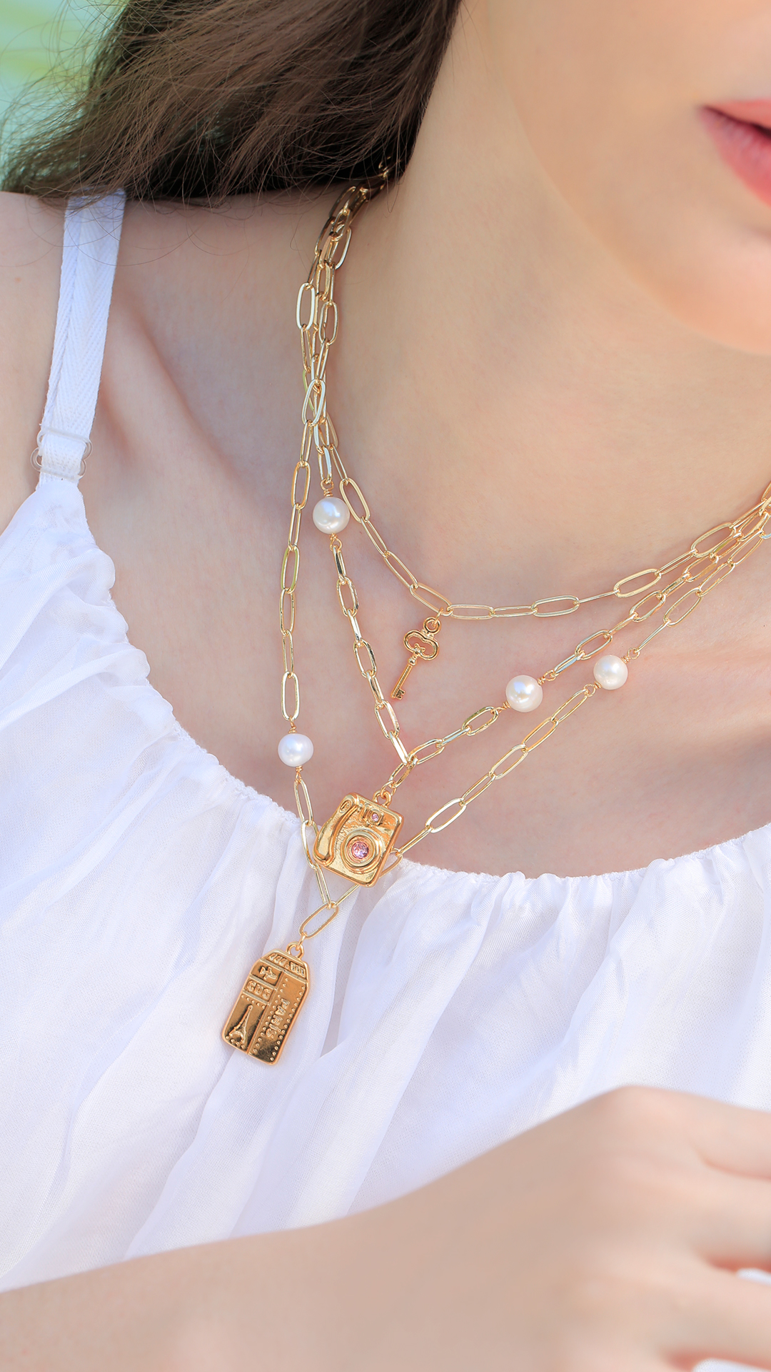 Collar Triple con Dije de Cámara