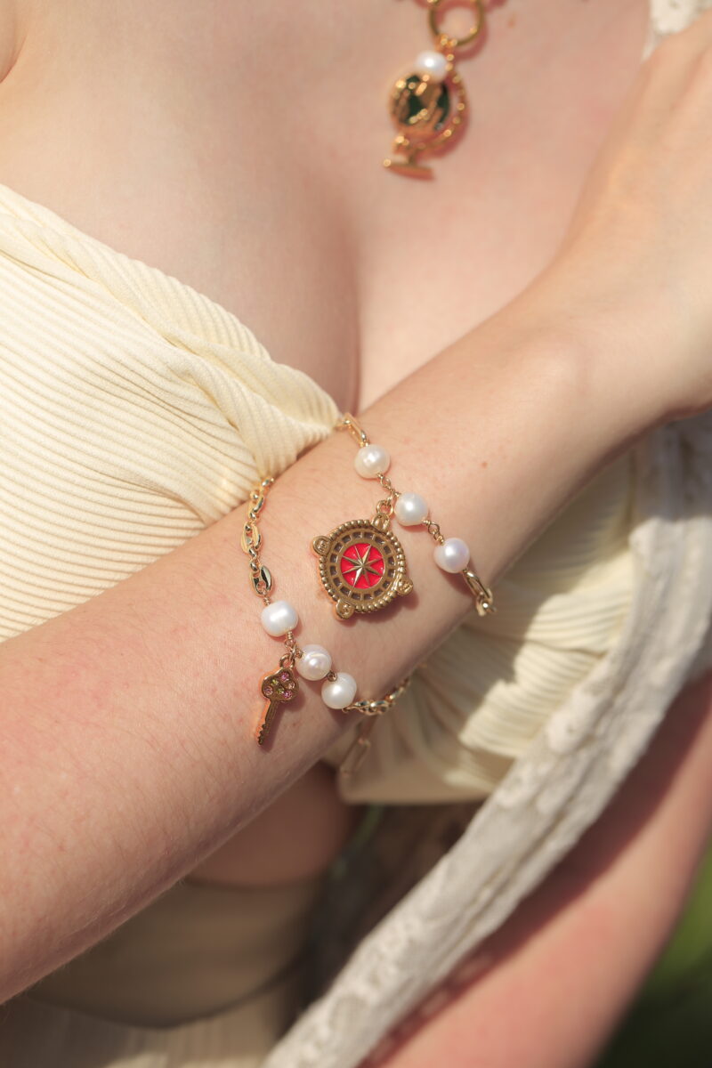 Pulsera de Perlas con Dijes