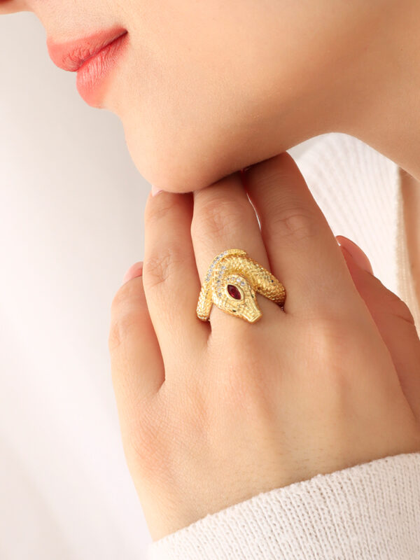 Anillo Serpiente/En Baño De Oro 24k. Marca Brazz By Roel.