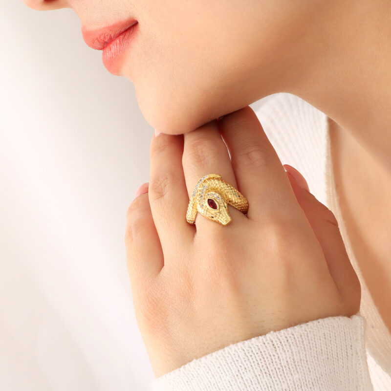 Anillo Serpiente/En Baño De Oro 24k. Marca Brazz By Roel.