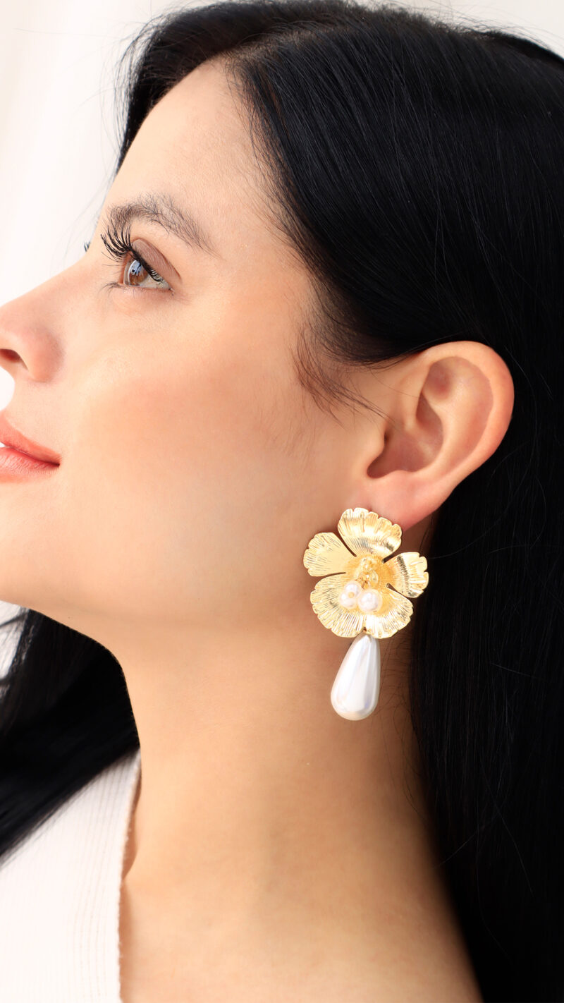 Arete Topo Flor/ En Baño De Oro 24k. Marca Brazz By Roel.