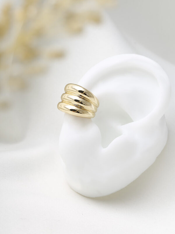 Earcuff Triple Dorado/ En Baño De Oro 24k. Marca Brazz By Roel.