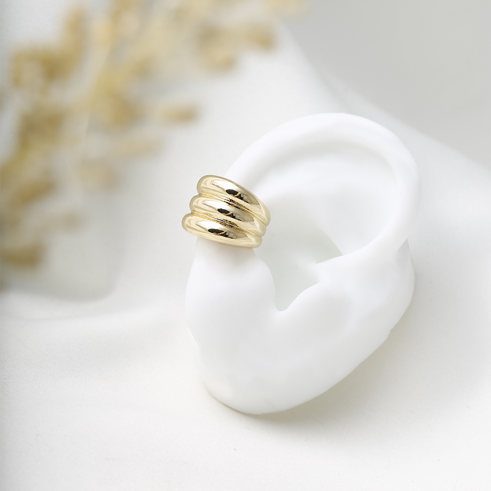 Earcuff Triple Dorado/ En Baño De Oro 24k. Marca Brazz By Roel.
