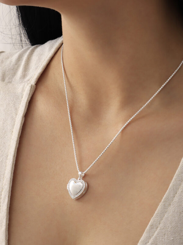 Relicario Love/ Plata ley 925. Marca Brazz By Roel.