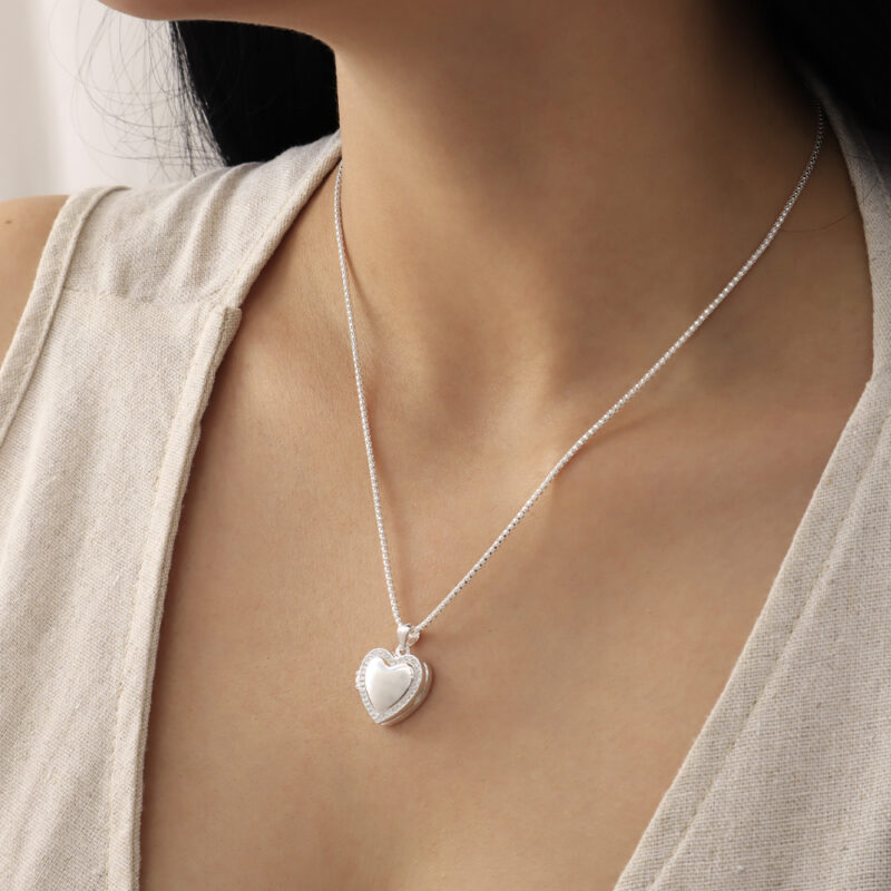 Relicario Love/ Plata ley 925. Marca Brazz By Roel.